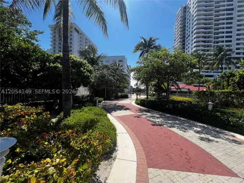 2457 Collins Avenue Miami Beach FL 33140