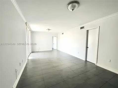 2457 Collins Avenue Miami Beach FL 33140