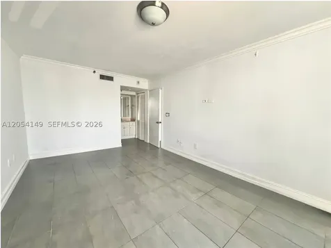 2457 Collins Avenue Miami Beach FL 33140