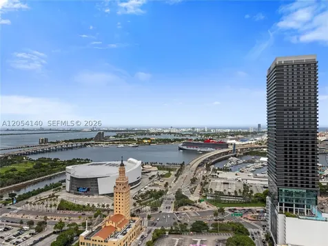 121 NE 5th Street Miami FL 33132