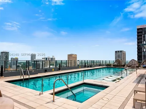 121 NE 5th Street Miami FL 33132