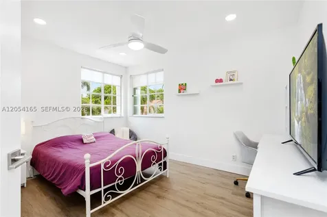 524 Water Point Weston FL 33326
