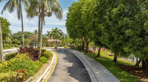 524 Water Point Weston FL 33326