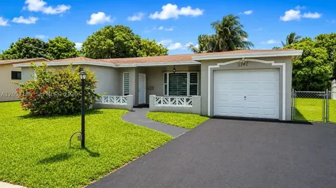 3192 NW 40th Court Lauderdale Lakes FL 33309
