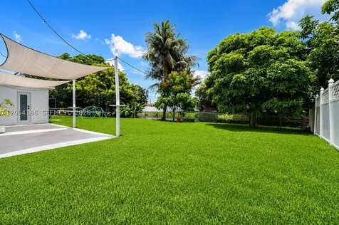 3192 NW 40th Court Lauderdale Lakes FL 33309