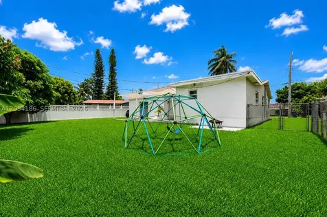 3192 NW 40th Court Lauderdale Lakes FL 33309