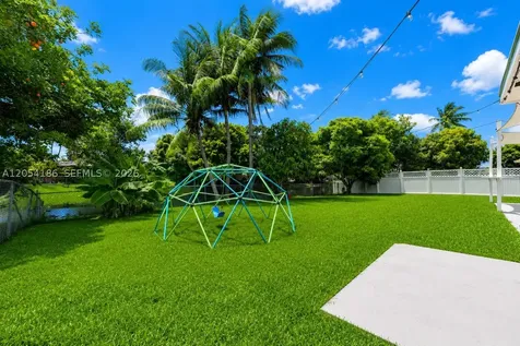 3192 NW 40th Court Lauderdale Lakes FL 33309