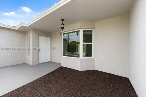 3192 NW 40th Court Lauderdale Lakes FL 33309
