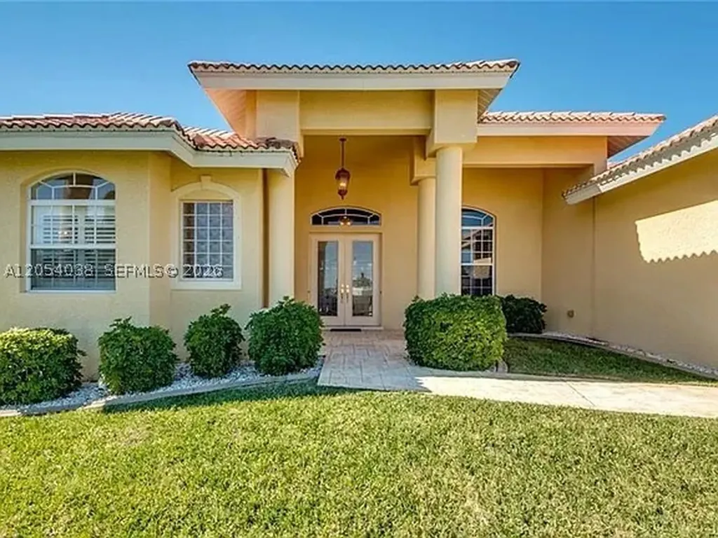 5346 Bayshore Avenue Cape Coral FL 33904