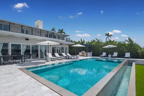 1300 S Venetian Way Miami FL 33139