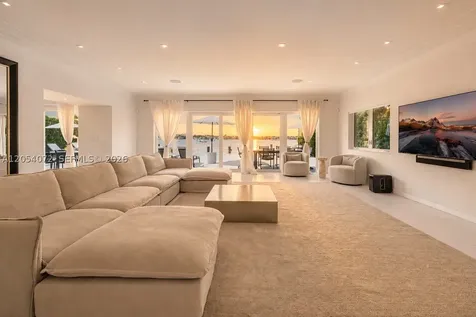 1300 S Venetian Way Miami FL 33139