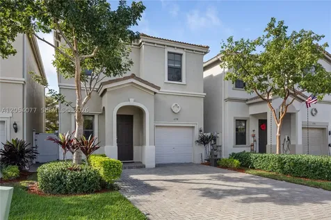 658 NE 193rd Terrace Miami FL 33179