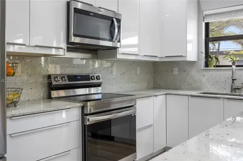 658 NE 193rd Terrace Miami FL 33179