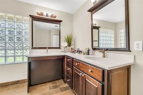 4252 SW 78th Drive Davie FL 33328
