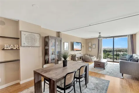 2625 Collins Avenue Miami Beach FL 33140