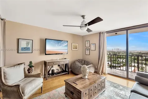 2625 Collins Avenue Miami Beach FL 33140