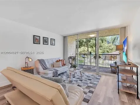5090 SW 64th Avenue Davie FL 33314