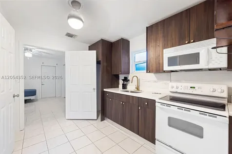 23 SW 8th Street Hallandale Beach FL 33009