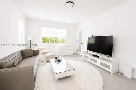 815 W 39th Street Miami Beach FL 33140