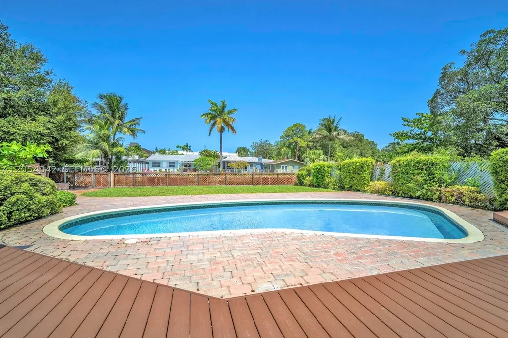 800 SW 8th Terrace Fort Lauderdale FL 33315