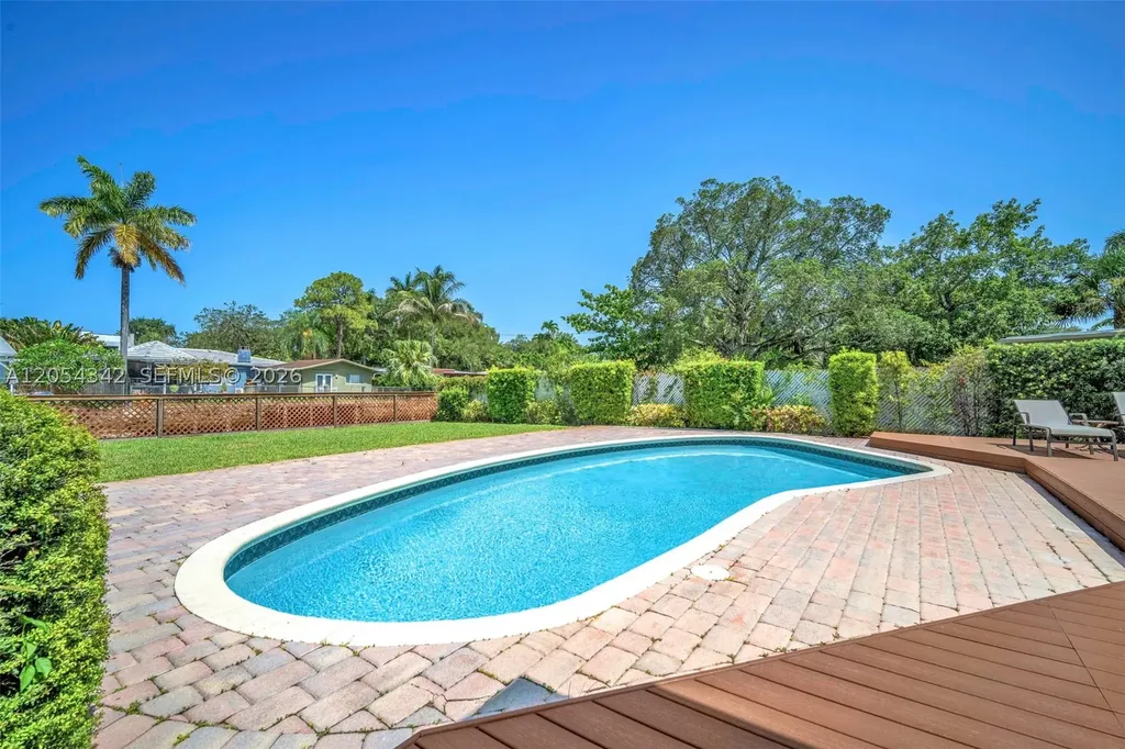 800 SW 8th Terrace Fort Lauderdale FL 33315