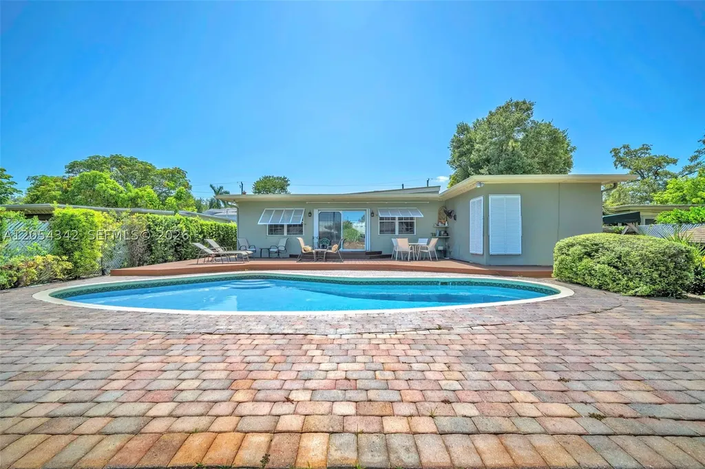 800 SW 8th Terrace Fort Lauderdale FL 33315