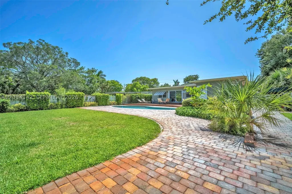 800 SW 8th Terrace Fort Lauderdale FL 33315