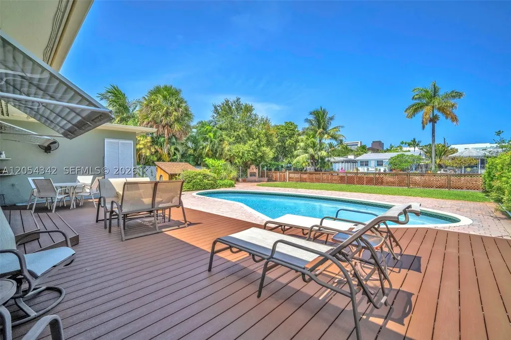 800 SW 8th Terrace Fort Lauderdale FL 33315