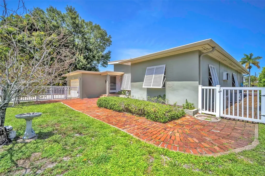 800 SW 8th Terrace Fort Lauderdale FL 33315