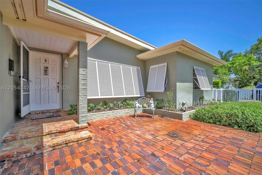 800 SW 8th Terrace Fort Lauderdale FL 33315