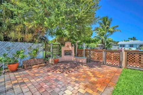800 SW 8th Terrace Fort Lauderdale FL 33315