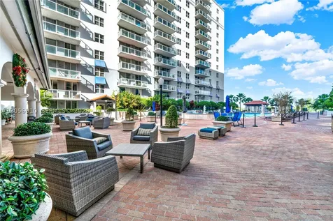 5077 NW 7th Street Miami FL 33126