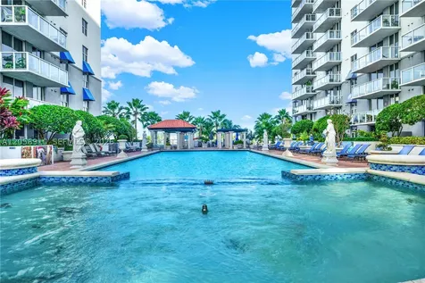 5077 NW 7th Street Miami FL 33126
