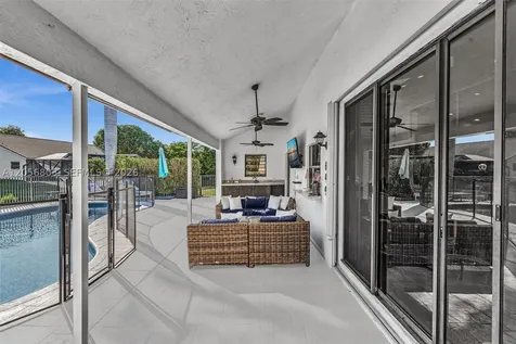 1661 NW 100th Way Plantation FL 33322