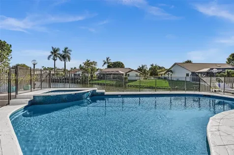 1661 NW 100th Way Plantation FL 33322