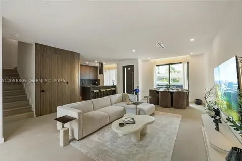 984 SW 10th Street Miami FL 33130