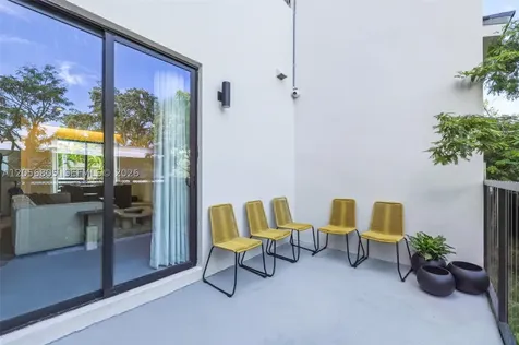 984 SW 10th Street Miami FL 33130