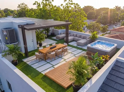 984 SW 10th Street Miami FL 33130