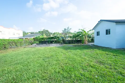 2324 NW 14th Avenue Miami FL 33142