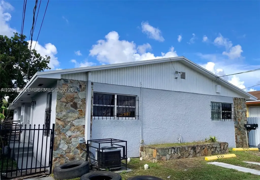 2735 NW 27th Street Miami FL 33142