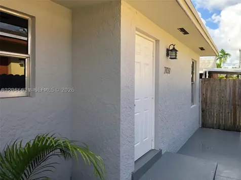 2735 NW 27th Street Miami FL 33142