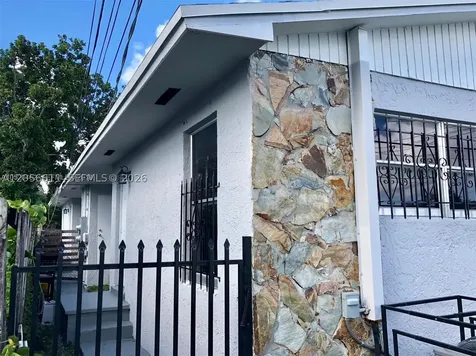 2735 NW 27th Street Miami FL 33142