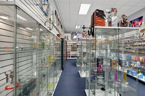 Smoke Shop For Sale In Tamiami Kendall FL 33184