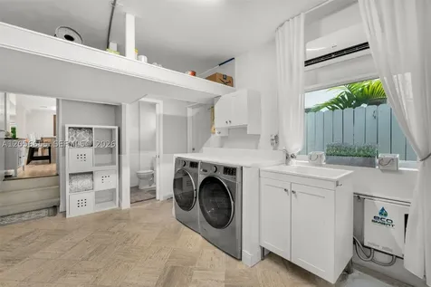 736 W 51 Street Miami Beach FL 33140