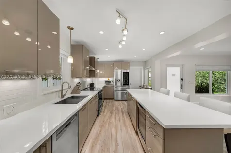 736 W 51 Street Miami Beach FL 33140