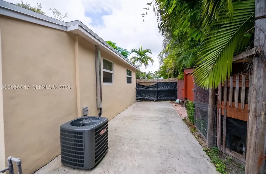 2241 Madison Street Hollywood FL 33020
