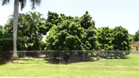4 Av NE 152 Street Biscayne Gardens FL 33162