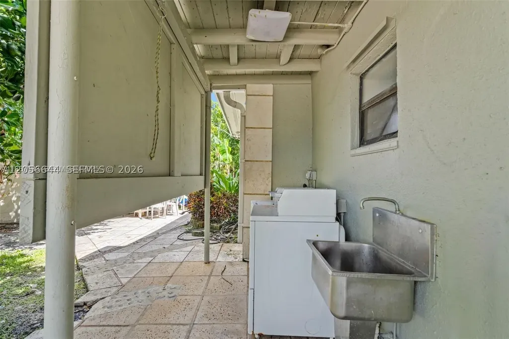 6045 Dawson Street Hollywood FL 33023