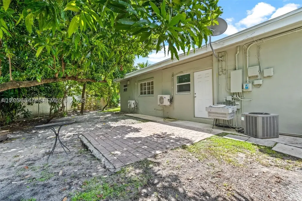 6045 Dawson Street Hollywood FL 33023