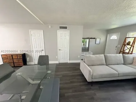 1500 NE 151st Street Miami FL 33162